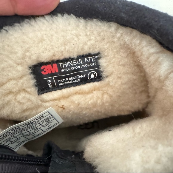 UGG Kids Bayson II Snow Boot with 3M Thinsulate Lining Boys US Size 6 - Picture 3 of 16